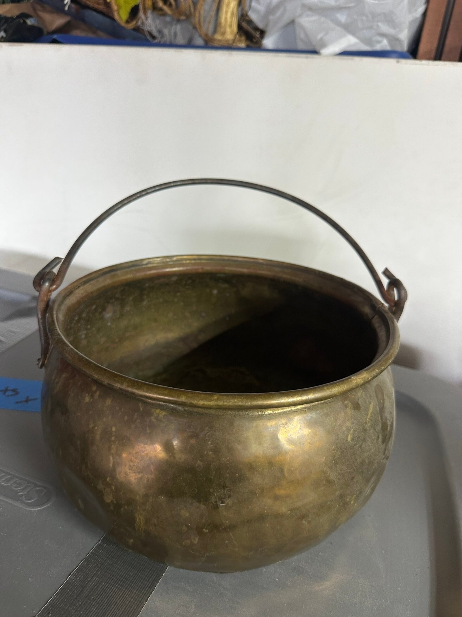 Antique Brass Handled Cauldron – Large Vintage Decorative Pot - Image 3