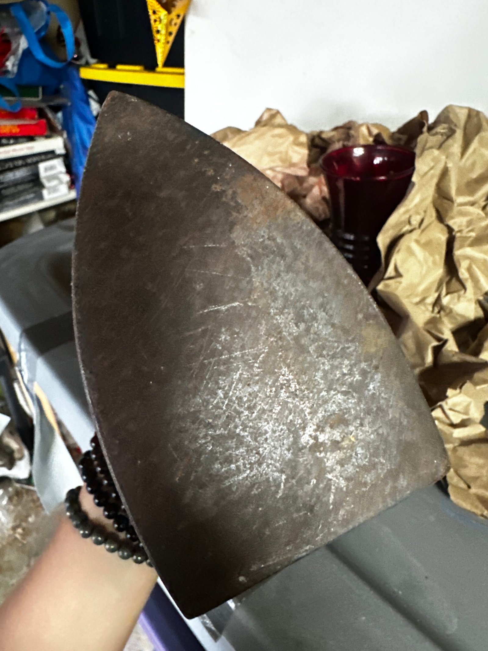 Antique Vintage Cast Iron Sad Iron with Original Metal Handle - Image 4